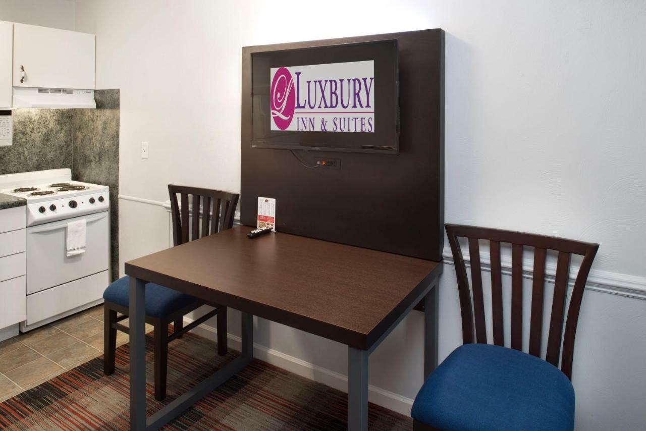 Luxbury Inn & Suites Maryville Buitenkant foto
